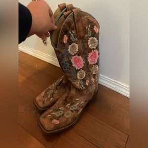 women’s floral embroidered cowboy boots